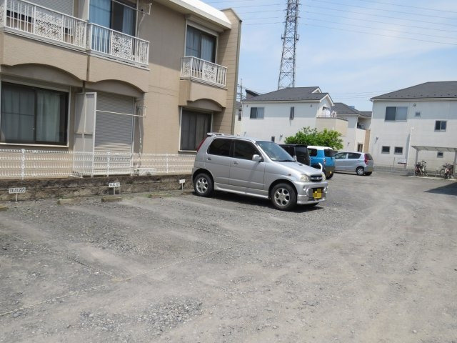 アネックス氷川の駐車場