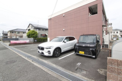 【駐車場】 | ラッペル | 車をお持ちの方に嬉しい駐車場付きの物件です