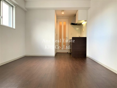 【居間・リビング】 | 南堀江プライマリーワン | 2面採光！明るさを確保しています！ゆったり7.8帖あります！