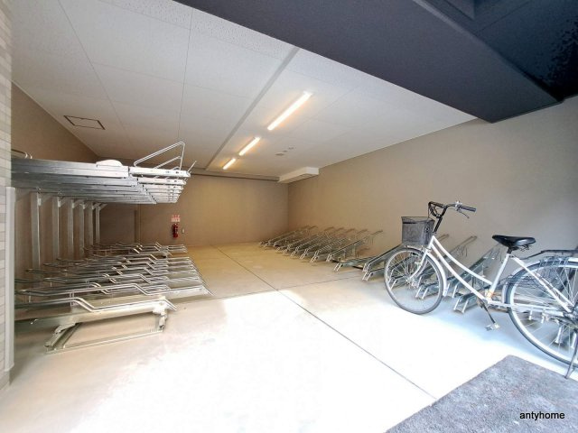 エスリードレジデンス大阪福島フロント 仲介手数料無料の駐車場