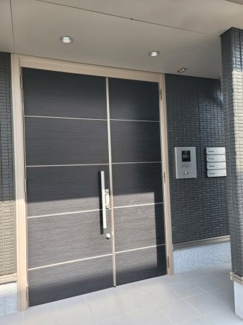 【エントランス】 | オートロック！モニター付きインターホンで来訪者の顔を事前に確認できるので安心ですね♪