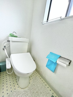 【トイレ】 | 石原町　中古戸建て | ■明るくきれいなトイレです！