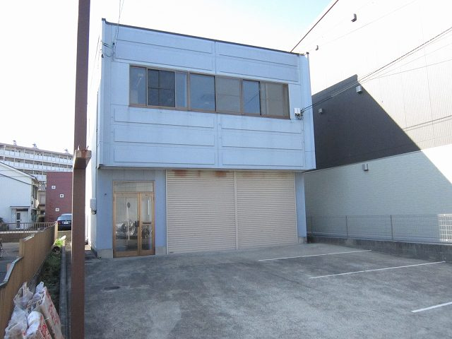 上石川町倉庫付事務所の外観