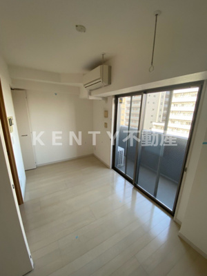 【寝室】 | アイリス大森 | こちらの居間で趣味の時間をお楽しみください