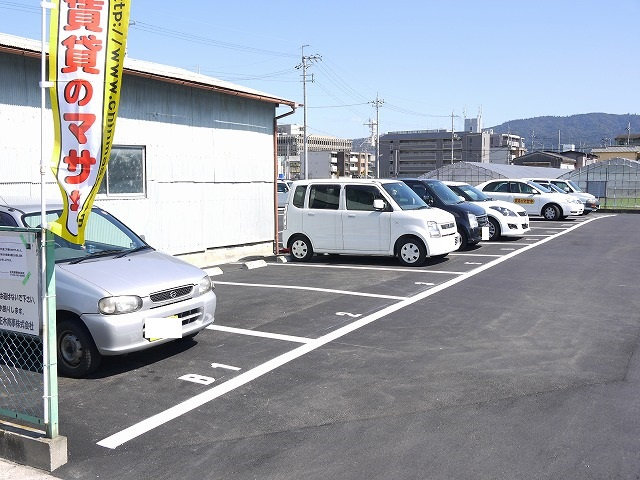 大西モータープールの外観