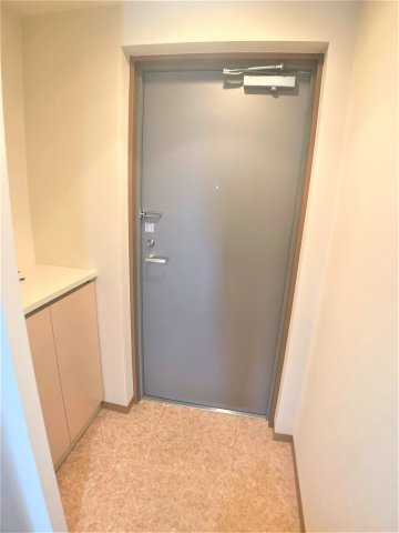 キャッスル常滑　西棟の玄関
