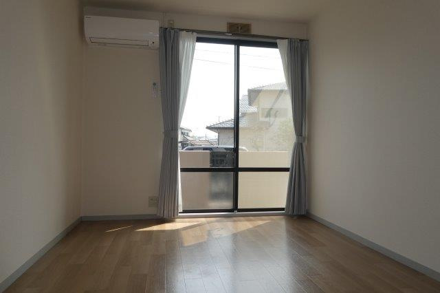 サンライフひろみねＣの居間・リビング|洋室