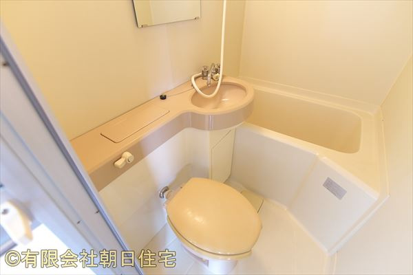 心路ビルの浴室