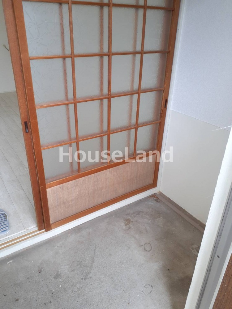 松興住宅アパートの玄関