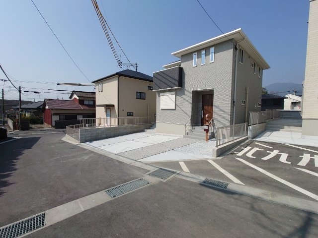 ーSUN COURT－サンコートー小倉南区中吉田6丁目　【小倉南区　新築戸建て】の前面道路含む現地写真|前面道路は交通量も少なく駐車もしやすいですよ♪