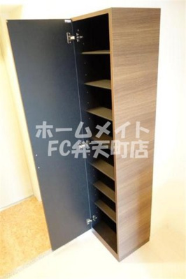 【玄関】 | ラグゼドーム前1 | 収納もある玄関です