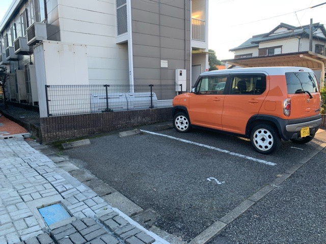 オークウッドテラスの駐車場