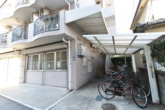 エスティジュンのエントランス