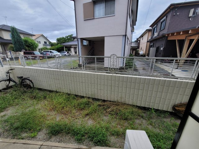 アザリア野中町のバルコニー|暖かな日差しのふりそそぐバルコニー