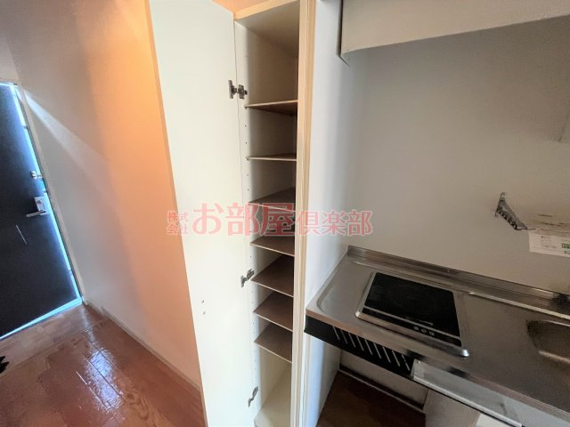 アザリア野中町の収納|ちょっとした収納スペースも充実しています