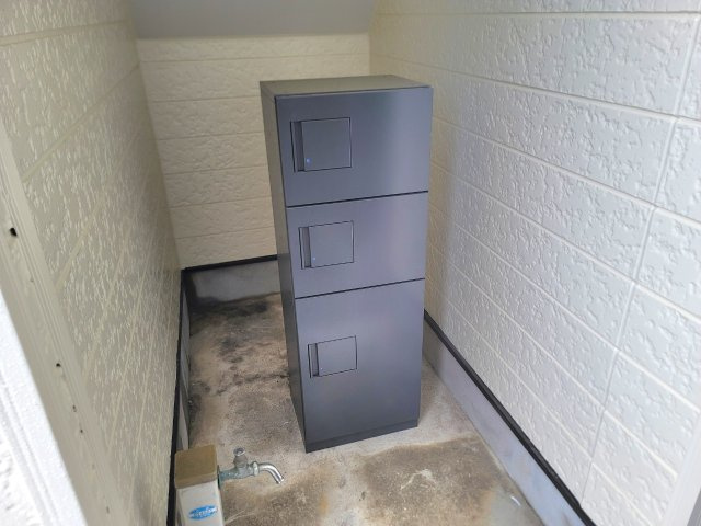 アザリア野中町のその他共用部分|宅配BOXも配置されています。