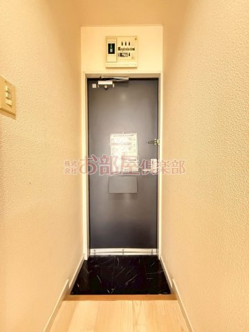 アザリア野中町の玄関|収納もある玄関です