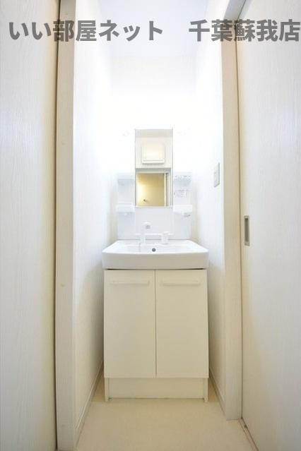 フォレストツインハウスⅡB棟の洗面所|スペースが確保できる洗面所です