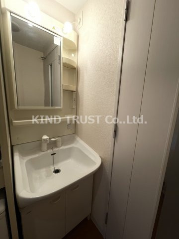 エスリード天満橋の洗面所|独立洗面台です