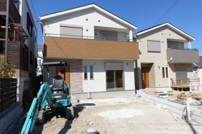 【外観】 | 塩屋町5丁目Ｂ号棟 | 南向き、間口の広い明るいおうちです。