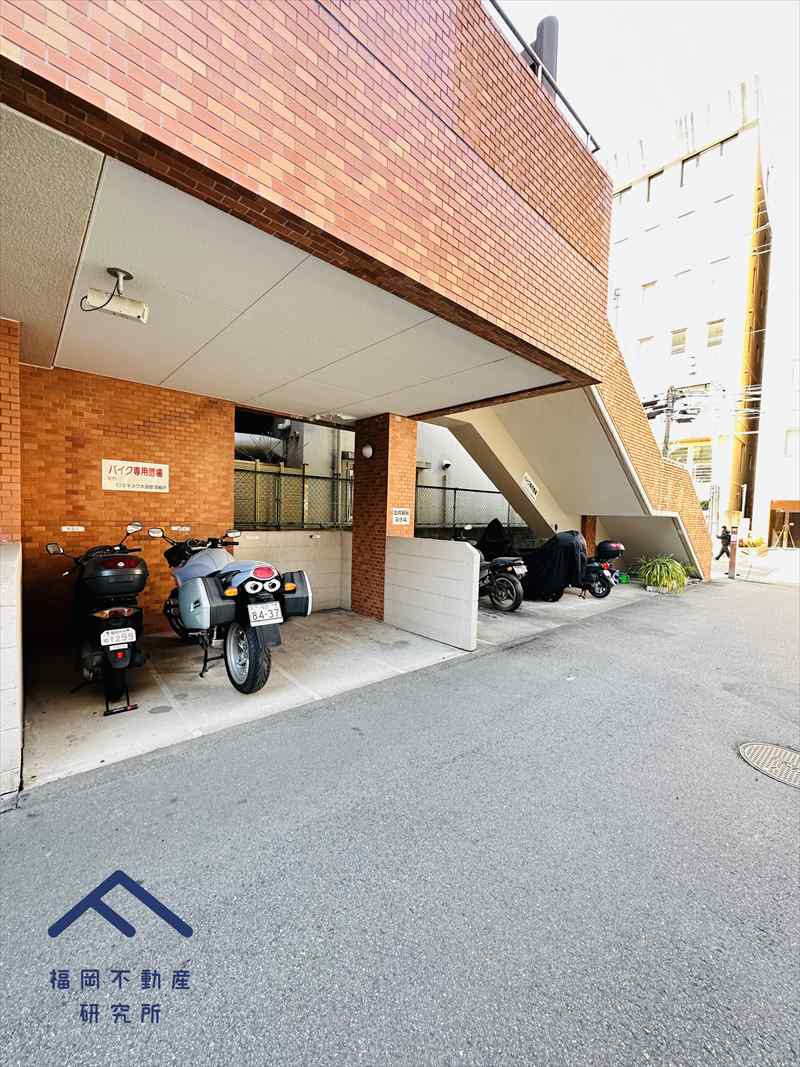 ロマネスク大名の駐車場