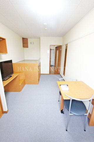 レオパレスフロンティアの居間・リビング