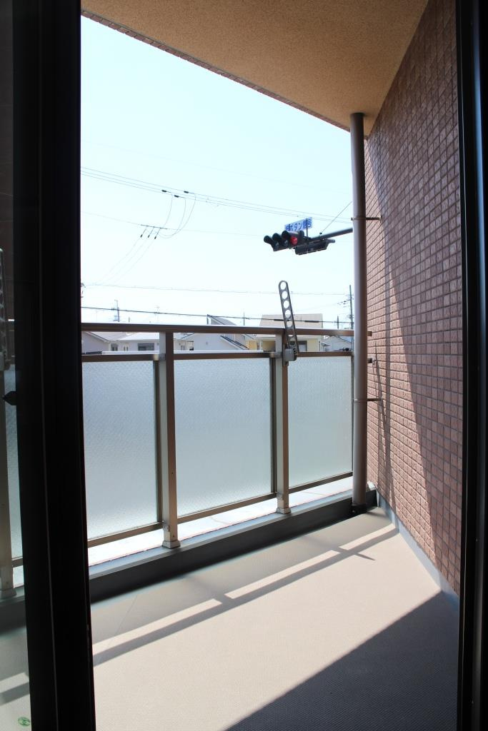 ピアッツァコート奈良三条のバルコニー|日当たりのよい南向きのバルコニー