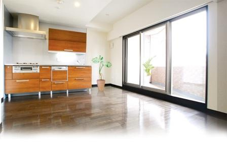 ピアッツァコート奈良三条の居間・リビング|日当たりのよい南向きのお部屋です。ハイグレードな分譲賃貸！