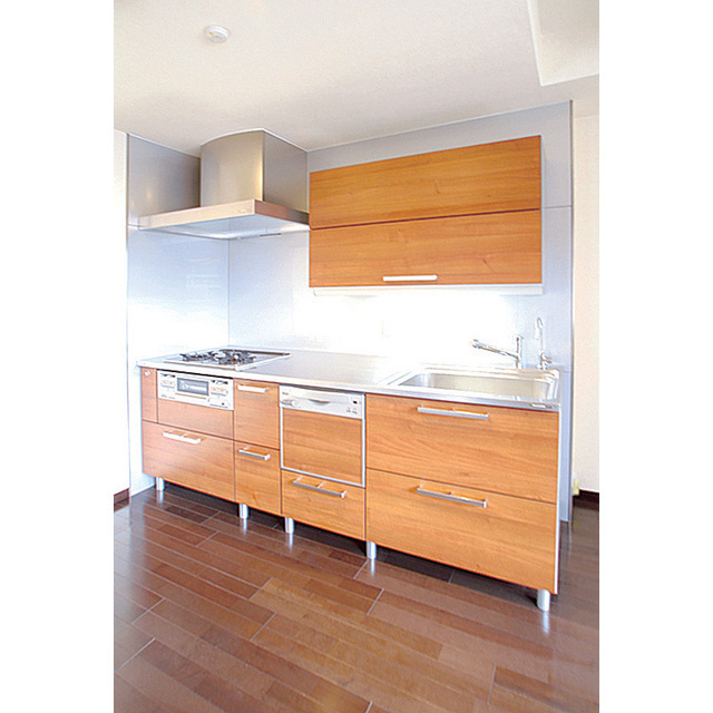 ピアッツァコート奈良三条のキッチン|3口ガスコンロのシステムキッチン