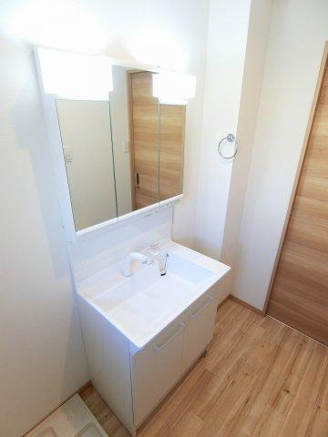 at east（エーティーイースト）【キャッシュバック対象】の独立洗面台|独立洗面化粧台が付いています