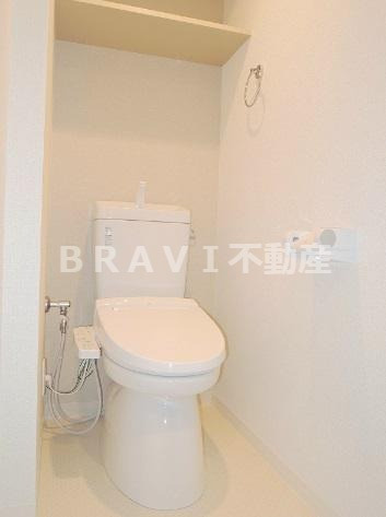 プレサンスタワー北浜　BRAVI不動産のトイレ|【プレサンスタワー北浜】コンパクトで使いやすいトイレです