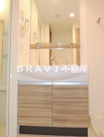 プレサンスタワー北浜　BRAVI不動産の独立洗面台|【プレサンスタワー北浜】独立洗面台で身支度をすべて済ませてしまいましょう
