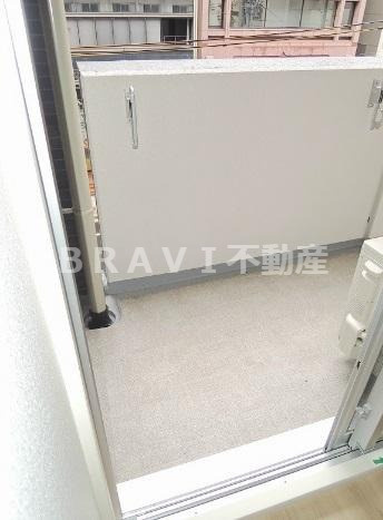プレサンスタワー北浜　BRAVI不動産のバルコニー|【プレサンスタワー北浜】外からの目が気にならないバルコニーで洗濯物が干せます