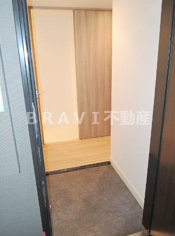 プレサンスタワー北浜　BRAVI不動産の玄関|【プレサンスタワー北浜】落ち着いた玄関です