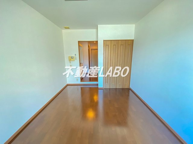 ロイヤルクイーンズパークの洋室