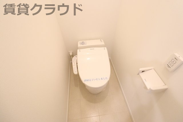 CAREL浜野A（キャレル）のトイレ|落ち着いた色調のトイレです