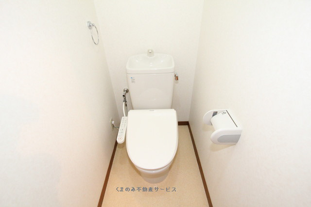 【トイレ】 | アクティ三本松 | 落ち着いた色調のトイレです
アクティ三本松404号室　2022年4月15日撮影