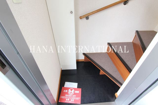 クインスＡの玄関|同タイプ参考写真