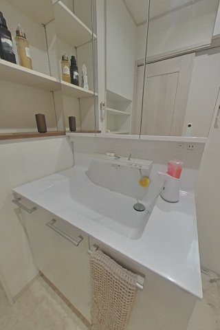 ５８０６２　岐阜市大福町中古戸建ての独立洗面台