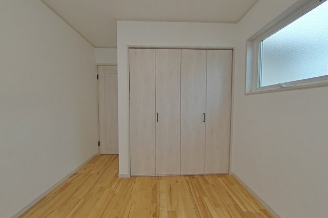 ５８０６２　岐阜市大福町中古戸建ての洋室