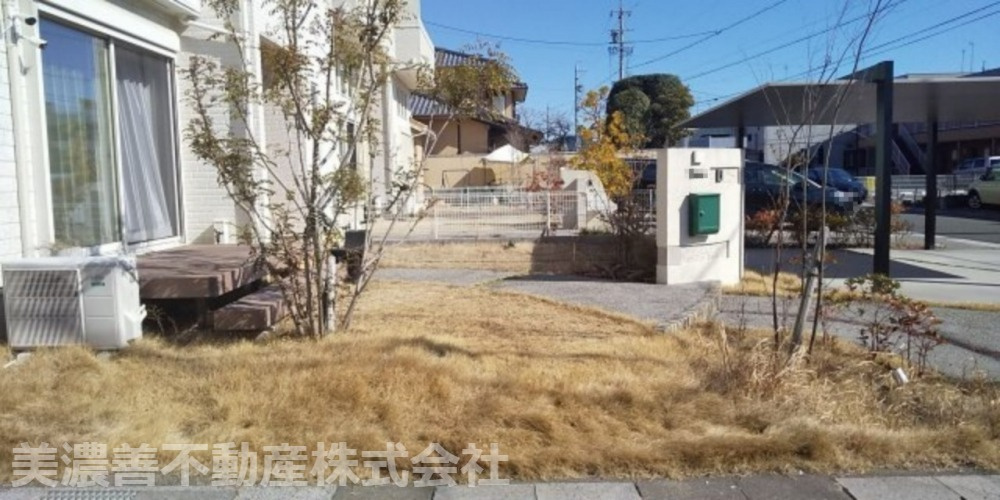 ５８０６２　岐阜市大福町中古戸建ての庭