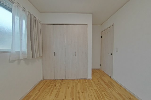 ５８０６２　岐阜市大福町中古戸建ての洋室