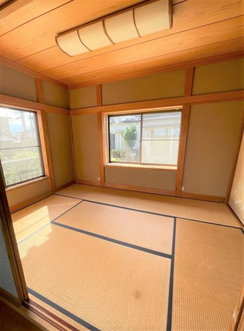 川奈　二世帯住宅も可能な8LLDDKK戸建の和室|2階和室6帖