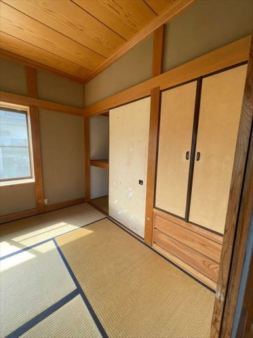 川奈　二世帯住宅も可能な8LLDDKK戸建|2階和室　押入れ収納