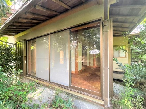 川奈　二世帯住宅も可能な8LLDDKK戸建の庭