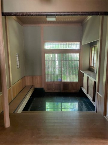 川奈　二世帯住宅も可能な8LLDDKK戸建の玄関
