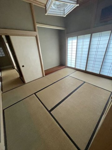 川奈　二世帯住宅も可能な8LLDDKK戸建の和室|1階和室約６帖