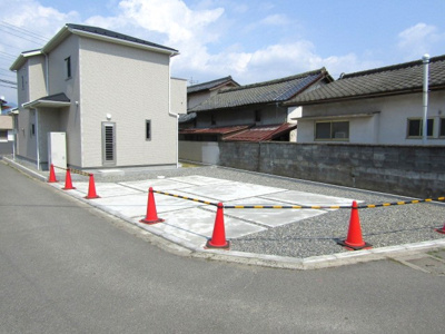 【駐車場】 | ブルーミングガーデン甲斐市竜王新町 | 駐車スペースもあります