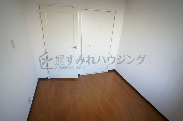 サンパレス宝塚の洋室
