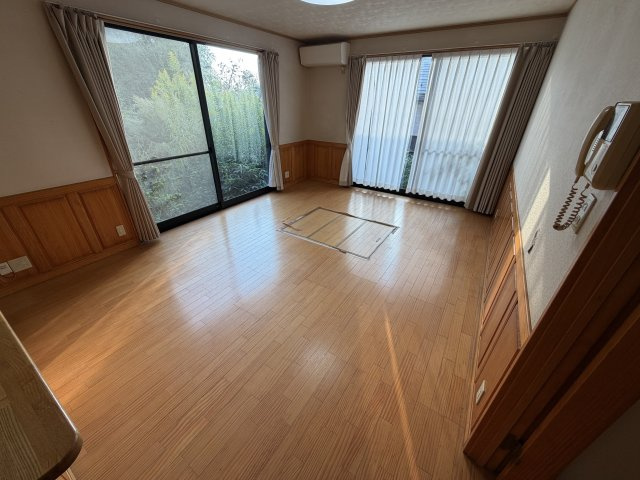 伊勢原市板戸　中古戸建の居間・リビング